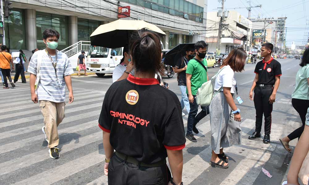 VOLUNTEERS HELP MAINTAIN ORDER
