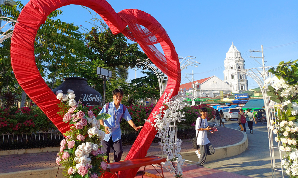 FOR LOVERS’ PHOTO-OP IN LINGAYEN