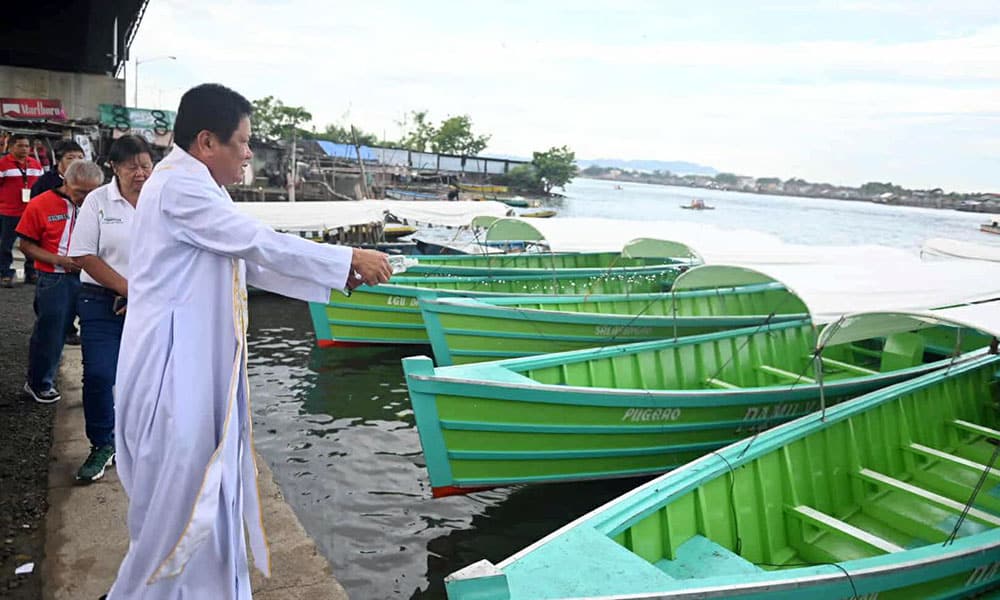 6 New motorboats boost safety and service for barangay islands