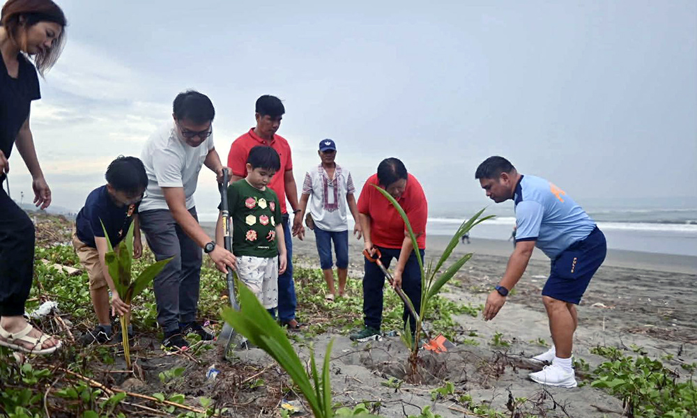 Dagupan plants 300 coconut seedlings on National Coconut Week